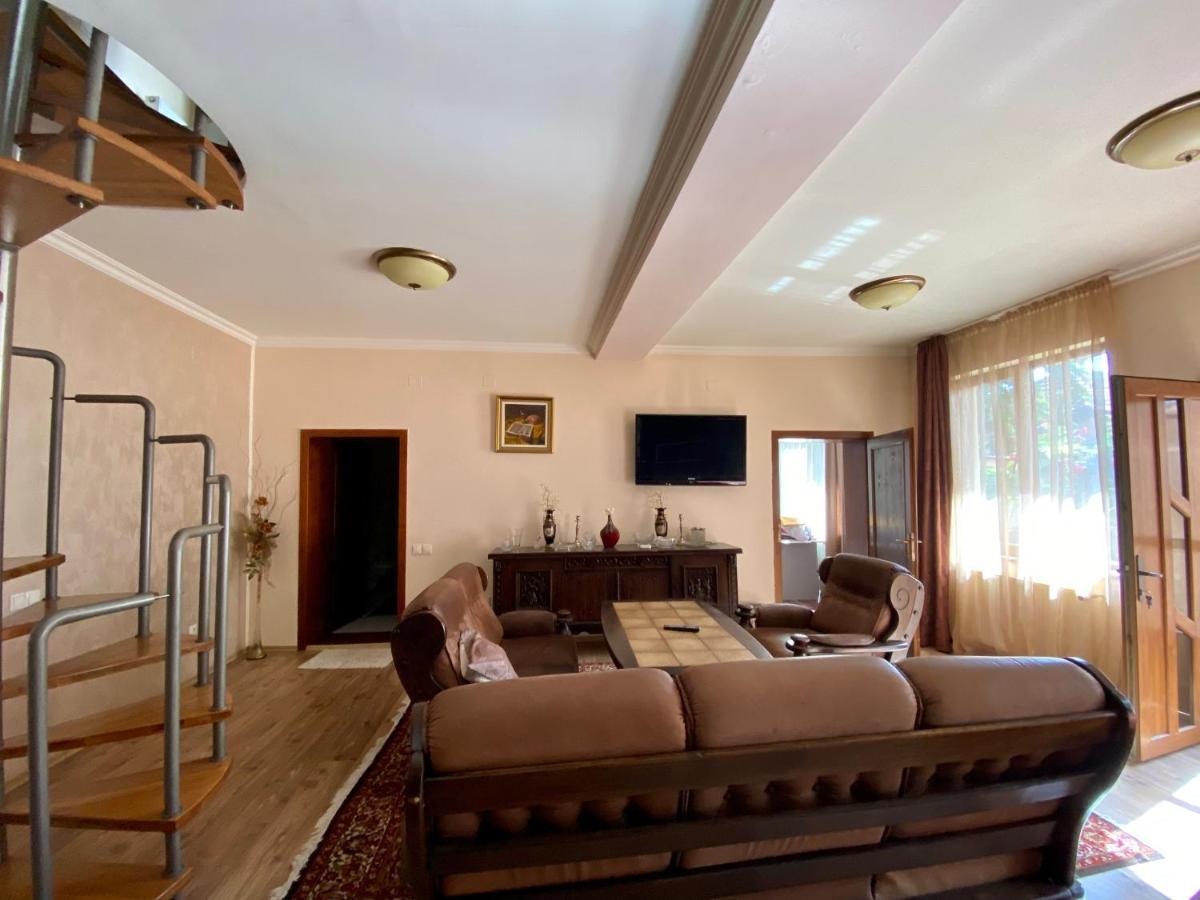 Central House Oradea Zewnętrze zdjęcie